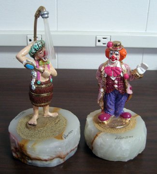 Two limited edition Ron Lee clown figurines: Two Ron Lee limited edition clown figurines, "Hey There", #CCG610, 6" high and "O'Solo Mia", #L-139, 7" high.