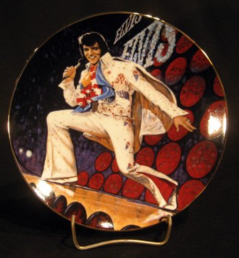 Two Elvis books & "Aloha from Hawaii" collectors plate: Two Elvis books: "A Tribute to his Life", "An Illustrated Guide to New and Vintage Collectibles" and Elvis "Aloha from Hawaii" collectors plate.