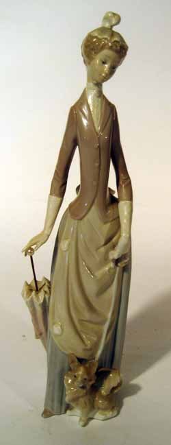 Lladro Figurine #4761 "Woman with her Dog" by Martinez: Lladro porcelain figurine, #4761 - "Woman with her Dog", by sculptor Vicente Martinez, issued 1971, retired in 1994 AGE: Vintage MARKINGS: Lladro Stamp CONDITION: SIZE: 13.75" high