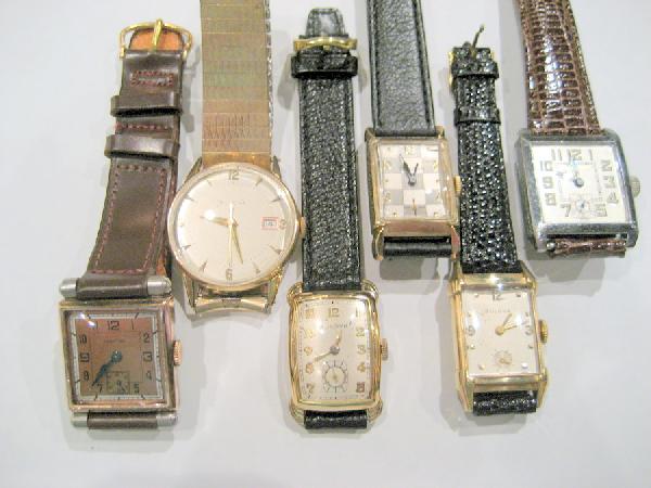 Six Bulova men's wrist watches: Six Bulova men's wrist watches: three with black leather bands, two with brown leather bands and one with stainless band - These pieces appear to be in working order. However, due to the age, we canno