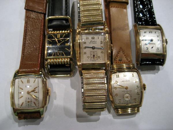 Five miscellaneous men's wrist watches: Five miscellaneous men's wrist watches: Elgin, Lord Elgin, Benrus, Lipton and Defender - The pieces appear to be in working order. However, due to the age, we cannot guarantee the future working condi