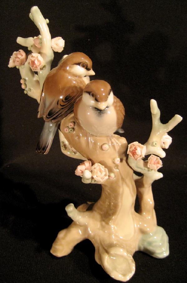 Retired LLadro figurine #1001298, "Birds Resting": LLadro figurine #1001298, "Birds Resting", designed by Vicente Martinez in 1974, retired in 1985, 7.25" high.