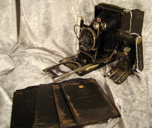 Two Vintage Cameras: Two vintage cameras: Zeiss Ikon, 6.25" wide, with 4 additional slides and Kodak Vest Pocket III, 5.25" wide - both in heavily used condition - Kodak non-working.