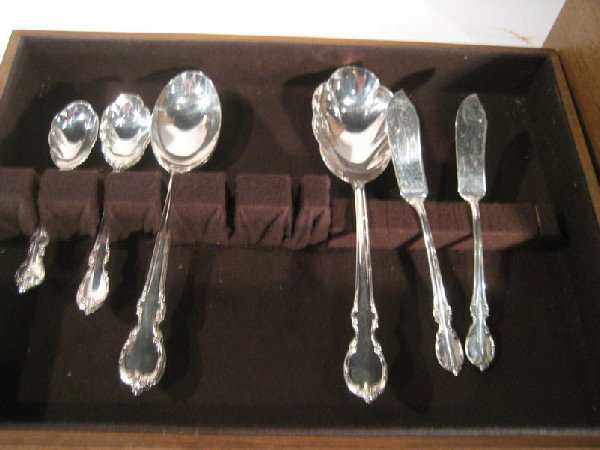 Rogers Bros, "Reflection" Pattern Silver-Plated Flatwar - 2