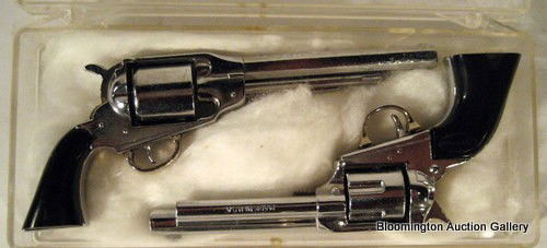 2 Hubley 1950 Vintage Revolver Cap Guns: 2 Hubley 1950 Vintage Revolver Cap Guns ***PLEASE NOTE, EXPRESS SHIPPING AVAILABLE FOR THIS ITEM: For an additional handling fee of $15.00, this item will be shipped within 48 business hours of paymen