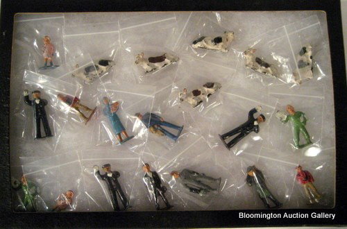 20 Metal Amish Figurines in Glass Top Display Case: 20 Metal Amish Figurines in Glass Top Display Case ***PLEASE NOTE, EXPRESS SHIPPING AVAILABLE FOR THIS ITEM: For an additional handling fee of $15.00, this item will be shipped within 48 business hour