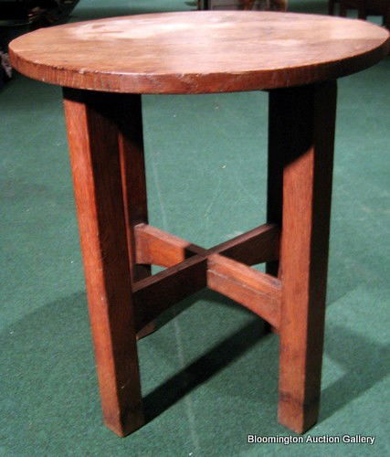 Gustav Stickley Arts & Crafts oak round top side table: Gustav Stickley Arts and Crafts Oak round top side table with cross section support. Red mark signature on inner leg. 20" high x 17.75" diameter - Antique, top of table does have a crack , also cracke