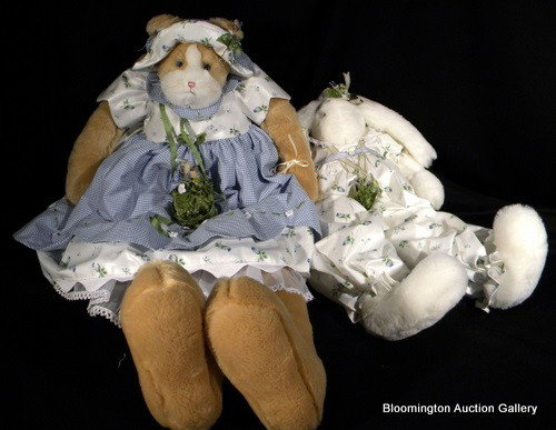 2 Bunnies by the Bay Dolls - Dee Dee Delight & Demi: 2 Bunnies by the Bay Dolls - Dee Dee Delight & Demi - 27" & 20" high Handcrafted Doll.