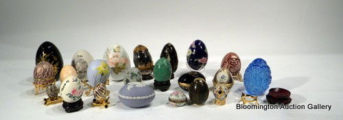 22 Miscellaneous Decorative Eggs: 22 miscellaneous decorative eggs - 2" - 4.5" H