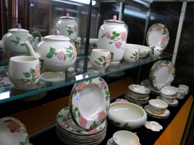 63 Pc Franciscan Dinnerware, All Dessert Rose except 1 : 63 Pieces Franciscan Ware (All Dessert Rose Except 1 Serving Piece): 7 mugs, 7 saucers, 6 cups, 10 soup plates, 6 dinner plates, sugar (no lid), 5 salad plates, 6 sandwich plates, 6 bread plates, 3 sa