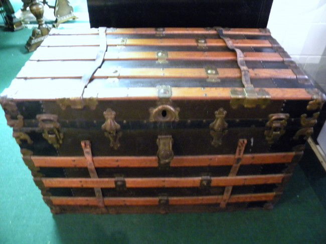 Lg Flat Top Steamer Trunk, Leather Straps: Large flat top steamer trunk with leather straps and interior tray - antique - interior in poor condition - 25.5" x 40.5"