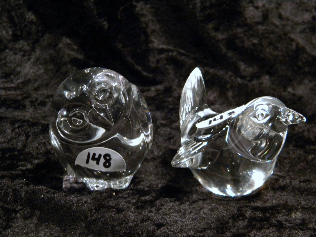 Steuben Crystal Wren #8603 & Owl Hand Cooler #5516: 2 Steuben crystal items designed by Lloyd Atkins: figural wren #8603, 2.5" high, and owl "hand cooler" #5516, 2.5" high - both signed on base Steuben, both with original boxes.