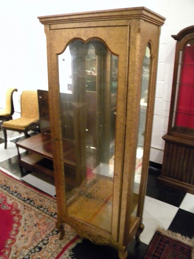 Hekman Furniture Co, gold painted lighted curio