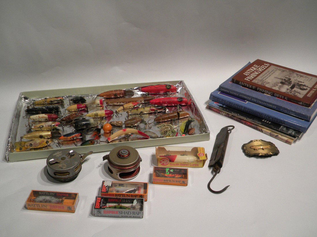 Set of Approx 38 Fishing Items: Set of approximately 38 Fishing Items Including: Rappala, Heddan, Jitterbug, Pikie Minnow, South Bend (28 Lures) 2 Reels marked Shakespear, Automatic Hanging Scale reads Frary's New York, Belt Buckle,