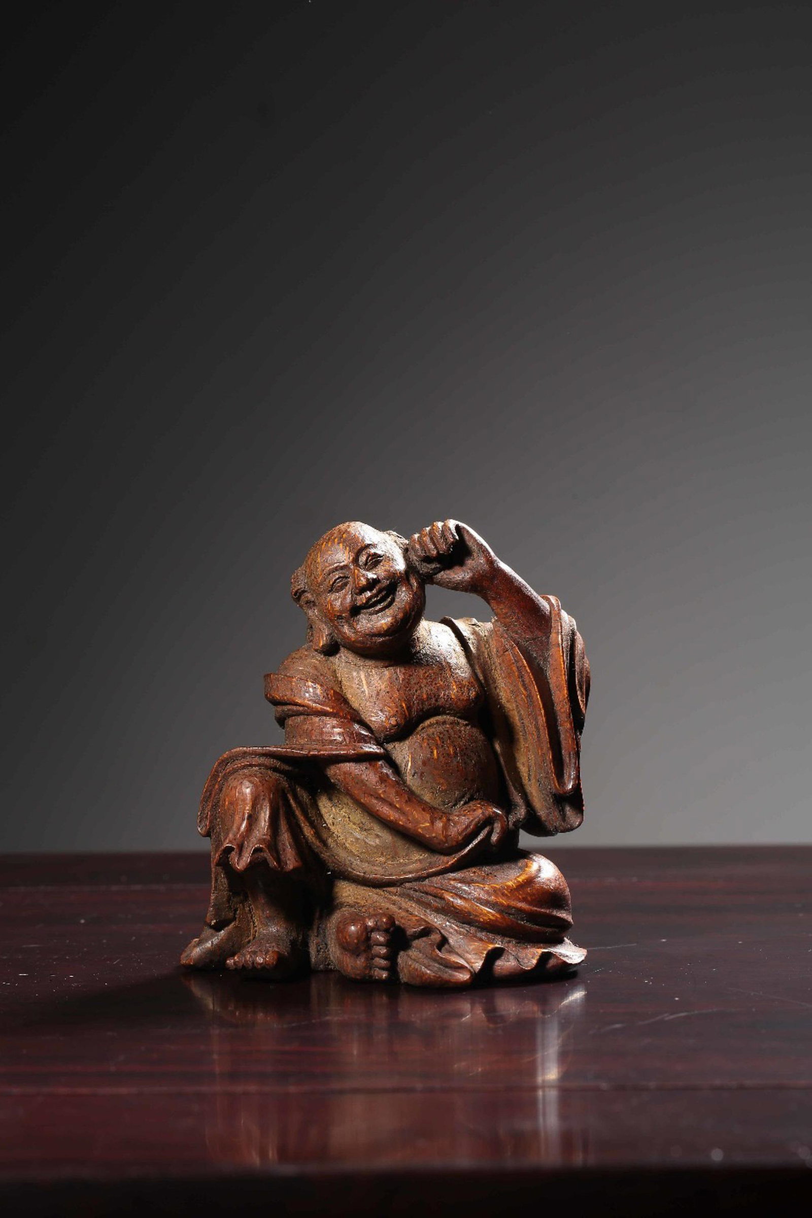 A CARVED BAMBOO LIUHAI.QING PERIOD 清 竹: A CARVED BAMBOO LIUHAI.QING PERIOD 清 竹雕刘海摆件