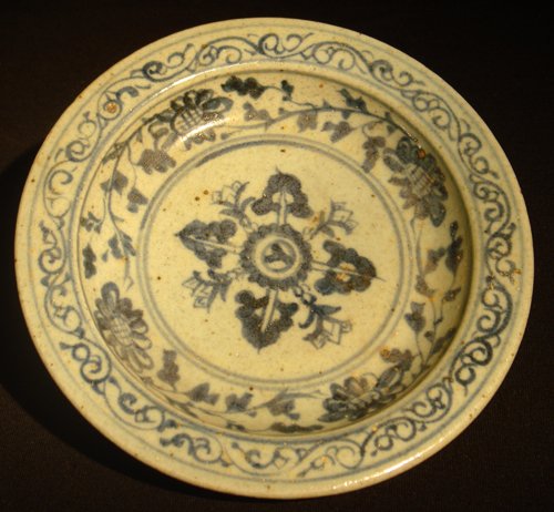 A MING WHIT-BLUE DISH
