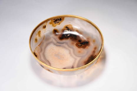 A Gilding Agate Bowl: A Gilding Agate Bowl 玛瑙碗