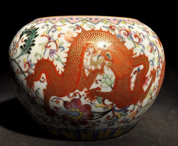 A FAMILLE-ROSE DRAGAN AND PHONIX BOWL.( MARK AND P: A FAMILLE-ROSE DRAGAN AND PHOENIX BOWL. MARK AND PERIOD OF QINGLONG 5''H 6''DIAM