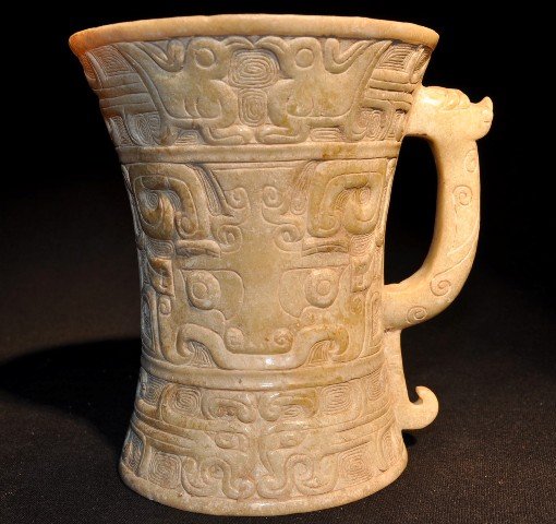 A JADE FINE CARVING OF(SHANG TYPE VESSEL )MING DYN: JADE FINE CARVING OF(SHANG TYPE VESSEL )MING DYNASTY. 5 //4'' H