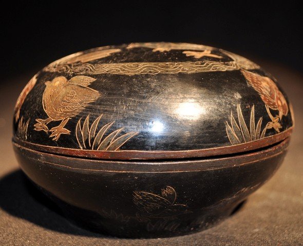 A CINNABAR LACQUER BIRDS BOX (XUANTONG 1912): A CINNABAR LACQUER BIRDS BOX (XUANTONG 1912) 3 1/2''H