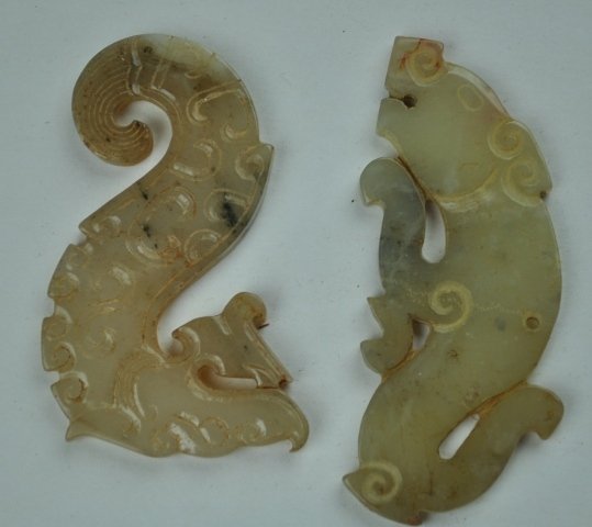 A PAIR OF FISH-SHAPED JADE PENDANTS. (SHANG DYNASTY: A pair of fish -shaped jade pendants.(SHANG DYNASTY)