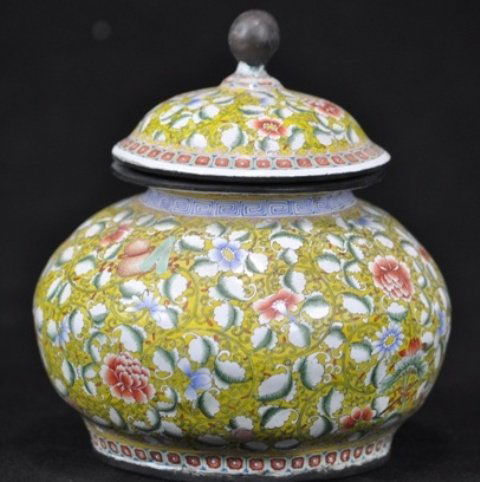 A CANTON ENAMEL JAR AND COVER.(QING QINGLONG PERIO: A CANton enamel jar and cover .( seal mark and period of qinglong) 5 3/4''H