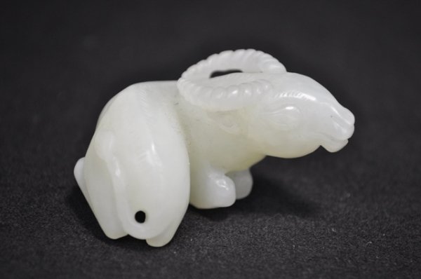 A WHITE JADE CARVING OF A OX.(QING DYNASTY): A white jade carving of a ox.(Qing Dynasty) 2'' x 1 1/4'' in