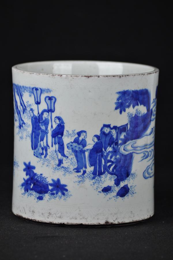 A BLUE AND WHITE BRUSH POT.(KANG XI DYNASTY): Painted with a farmer going to work on his land on one side the other side has a officer with his attendants.7 3/4''H 7 Diam