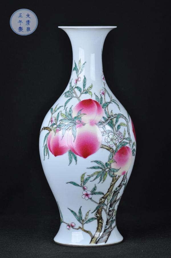 A FIMILLE-ROSE PEACH -BATS VASE.( MAR AND PEROD OF : The vase decorated with peach and bats.( mark and period of yongzheng)15 3/4''H