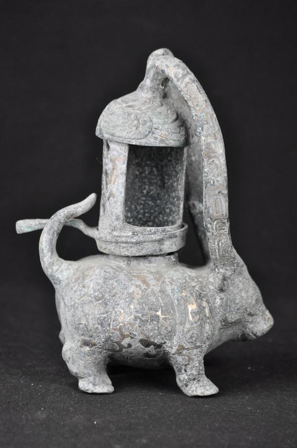 A CHINESE SILVER INLAID BRONZE ARTICHOKE-FORM CENS: a chinese silver inlaid bronze artichoke-form censer ,(HAN DYNASTY) 9 1/2''H