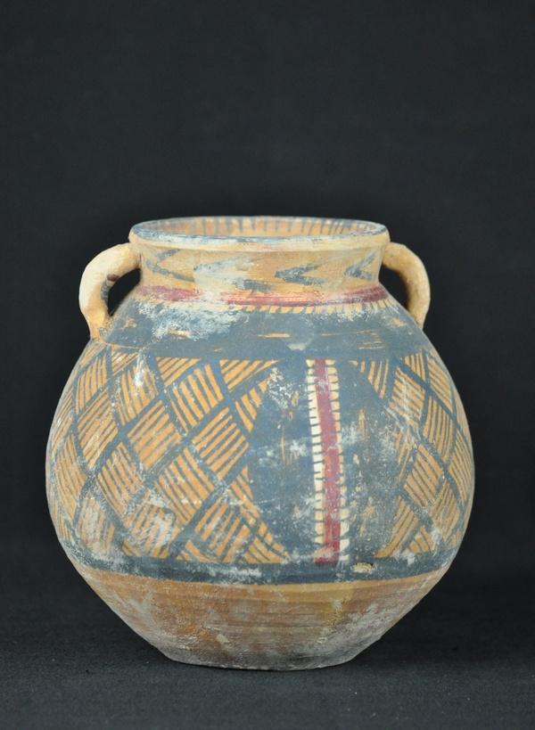 A CHINESE PAINTED POTTERY JAR. (NEOLITHIC PERIOD .: A chinese painted pottery jar. (Neolithic Period .3rd Millenium B.C. 8 3/4'' Tall