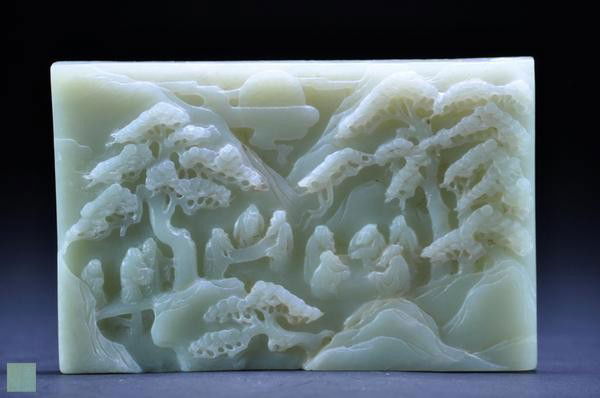 A IMPERIALLY INSCRIBED JADE SCREEN. (QING DYNASTY): A IMPERIALLY INSCRIBED JADE SCREEN. (QING DYNASTY) Finely carved scholars in landscape scenes,the reverse with inscriptions written by QianLong ,with a JiaQing seal.6 1/2''in H 5 3/4'' in W