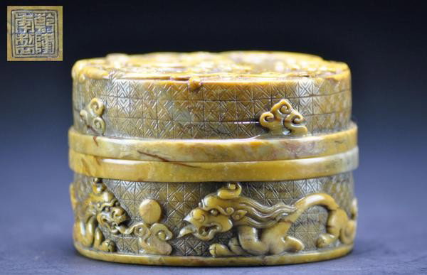 A SOAPSTONE BOX AND COVER. (QING DYNASTY): A SOAPSTONE BOX AND COVER. (QING DYNASTY) finely carved with dragons and four character mark on base. 2 1/4''x 3 1/2''in.