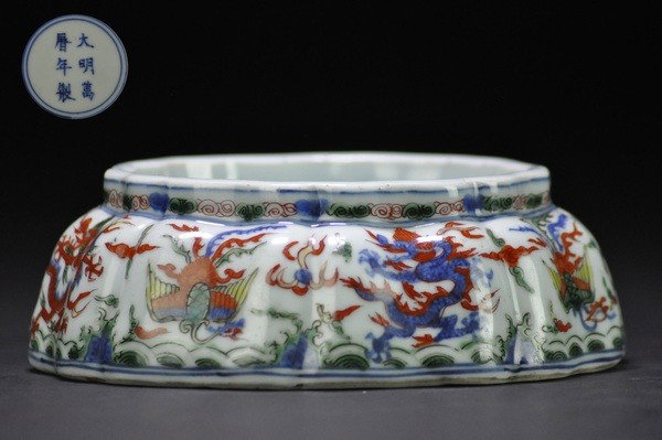 A WUCAI BOWL .WANLI SIX-CHARACTER MARK IN UNDERGLA: - A WUCAI BOWL .WANLI SIX-CHARACTER MARK IN UNDERGLAZE BLUE WITHIN A DOUBLE CIRCLE AND POSSIBLY OF THE PERIOD decorated with a leaping dragon and descending phoenix contesting a flaming pearl ,six cha