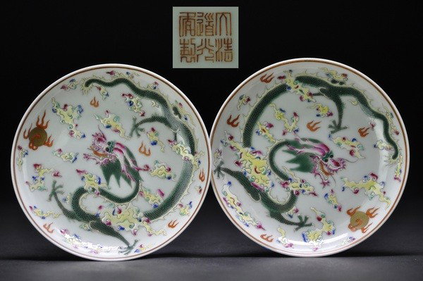 A PAIR OF FAMILLE-ROSE DISHES.(QING DYNASTY): - A PAIR OF FAMILLE-ROSE DISHES.(QING DYNASTY) the center of interior painted with five clawed dragon contesting a flaming pearladmist flame and cloud scrolls,the interior with bats decorated,DaoGuang