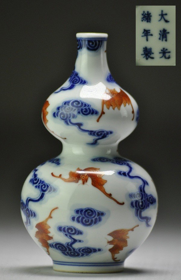 A BLUE -WHITE-IRON-RED DOUBLE GOURD VASE.(MARK AND: - A BLUE -WHITE-IRON-RED DOUBLE GOURD VASE.(MARK AND PERIOF OF GUANGXU) a blue and white -iron-red bats decoration double gourd vase,GuangXu mark on base.17cm H.