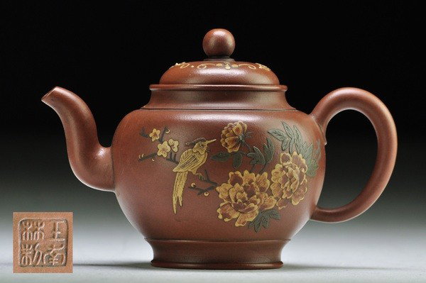 A ZISHA TEAPOT AND COVER.(MARK OF WANG NAN LIN)???: A ZISHA TEAPOT AND COVER.(MARK OF WANG NAN LIN)???? 5''H