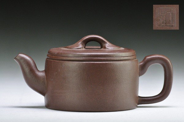 A ZISHA TEAPOT AND COVER.(MARK OF WANG SHI )?? ?: A ZISHA TEAPOT AND COVER..(MARK OF WANG SHI )?? ? 3 1/4''H