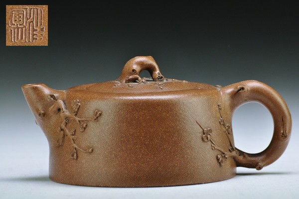 A ZISHA TEAPOT AND COVER.(MARK OF WANG YIN XIAN ): A ZISHA TEAPOT AND COVER.(MARK OF WANG YIN XIAN )???? 3'' H