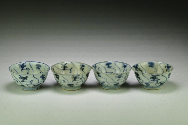 A SET OF FOUR BLUE AND WHITE CUPS.(MING DYANSTY): A set of four blue and white cups.2 1/4''H 3 3/4''Diam