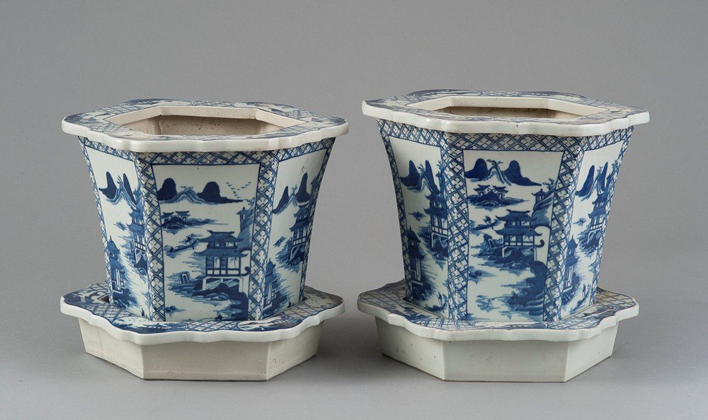 A PAIR BLUE AND WHITE FLOWER POTS: 19TH CENTURY The pair of flower pots is of hexagon- shaped, blue and white colour overall. The exterior of the flowerpots are decorated with identical sets of nature scene with a house surrounded by m