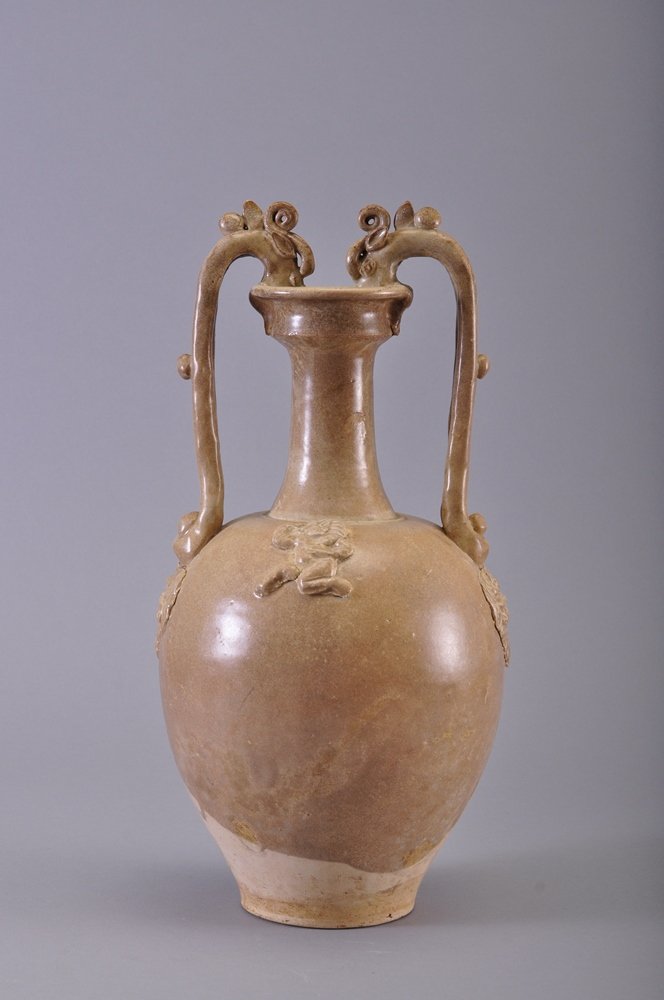 A STRW-GLAZED AMPHORA: 唐代 青釉雙龍耳盤口長頸瓶 TANG DYNASTY The high shoulder of the baluster body applied with a pair of double- strap handles appli