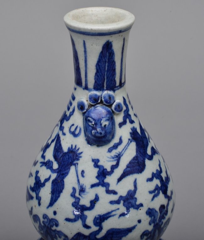 A LARGE BLUE AND WHITE DOUBLEGOURD VASE Lot 294