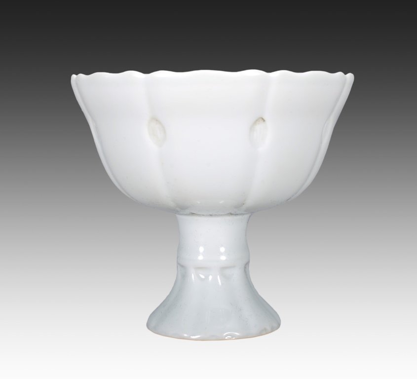 A CARVED WHITE-GLAZED STEM BOWL (1 of 4)