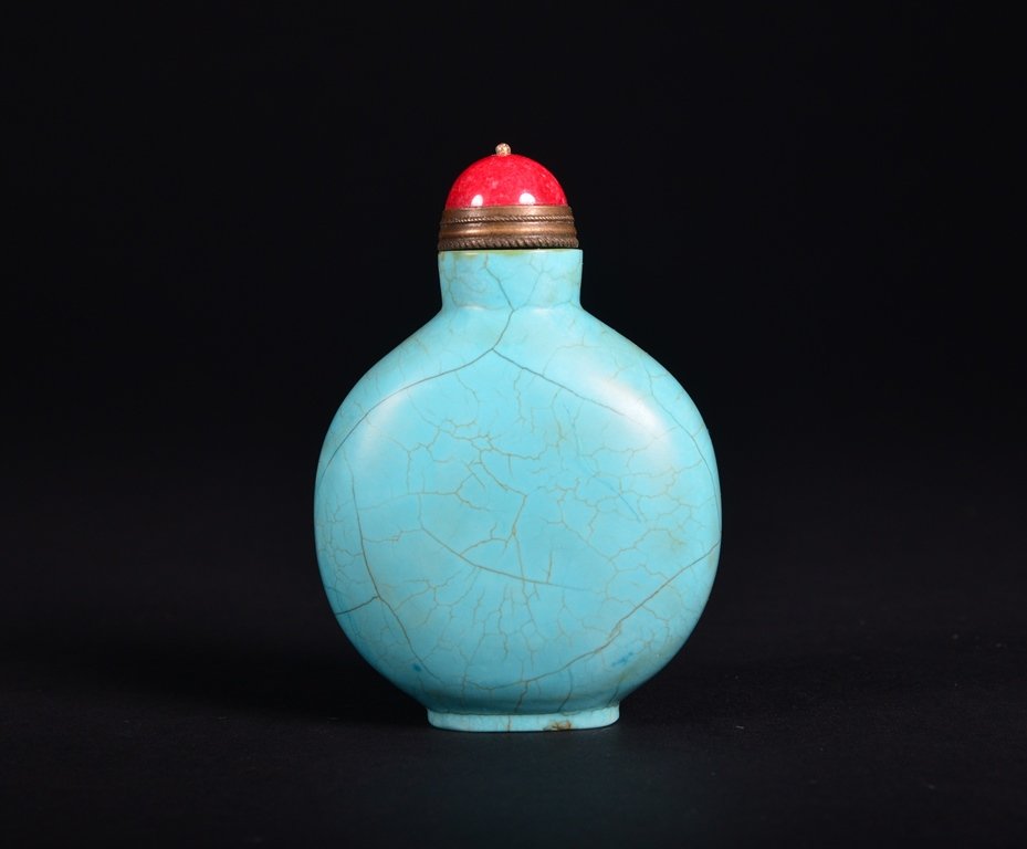 A TURQUOISE SNUFF BOTTLE (1 of 6)