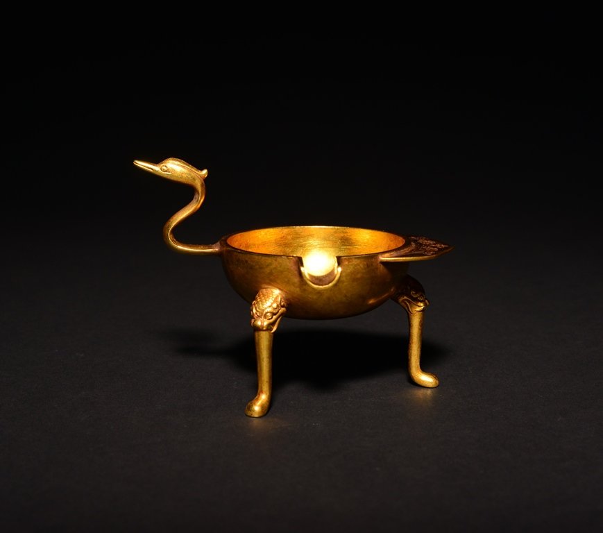 A GILTED TRIPOD VESSEL (1 of 5)