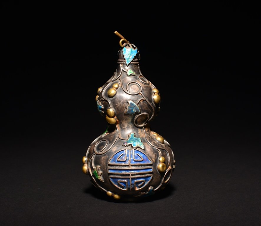 A PANTED SILVER DOUBLE-GOURD VASE (1 of 5)