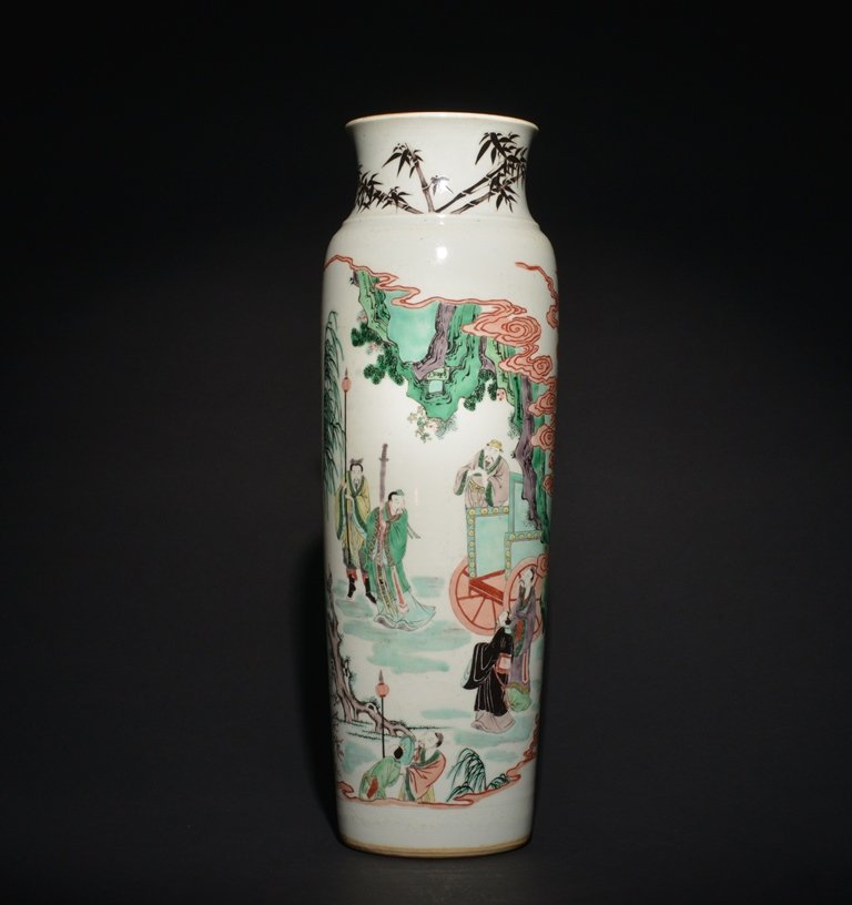 A WUCAI VASE (1 of 7)