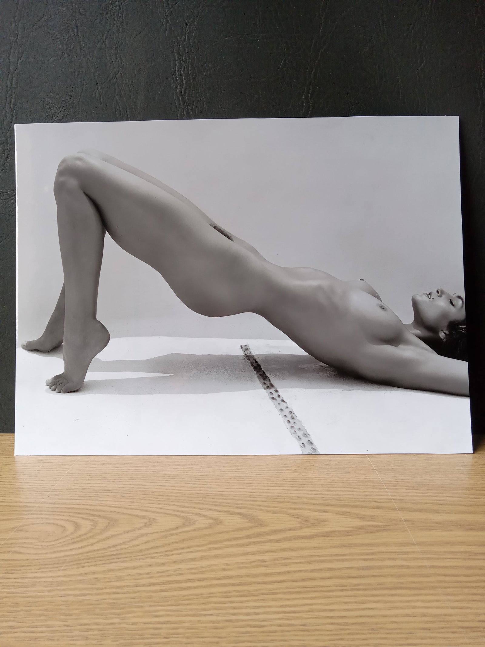 Herb Ritts - Cindy Crawford Sold After: Herb Ritts - Cindy Crawford - Measures 15.75 X 11.81 Inches. These items are part of an estate sale and we are a consignment based Auction House. All auction lots are sold strictly "AS IS." Any condit