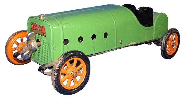 STRUCTO CLOCKWORK COUPE in GREEN: Beautiful original finish with light aging and minor wear to body, light chipping to cast iron wheels, both decals 100%, motor works, missing screw for rear axle support and missing steering wheel Siz